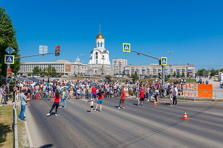 «Бежим с добром»: благотворительные забеги прошли в Каменске-Уральском и Орске