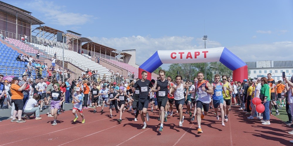 Свыше 2300 жителей Каменска-Уральского и Орска поддержали благотворительные забеги «Бежим с добром»